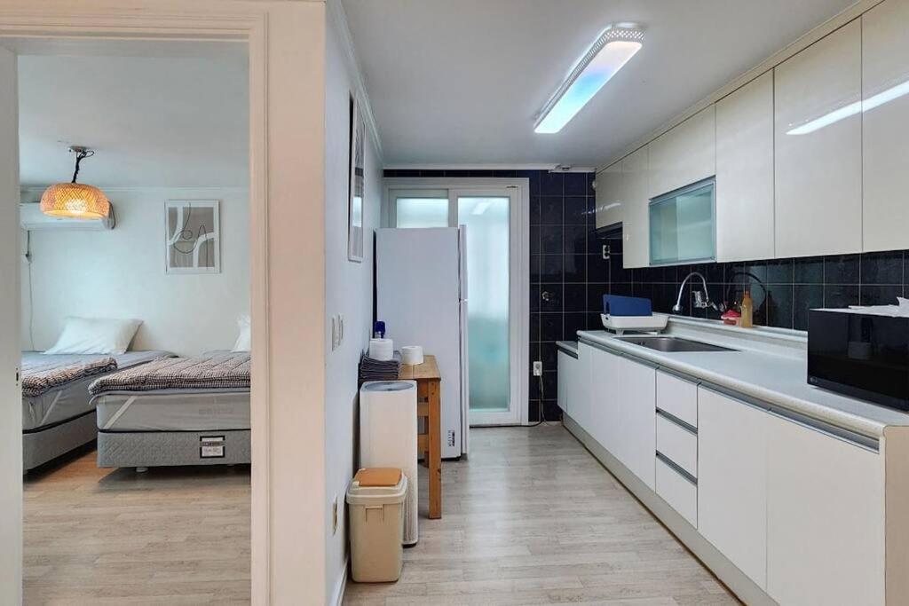 K-17 White Linen House * Seul
