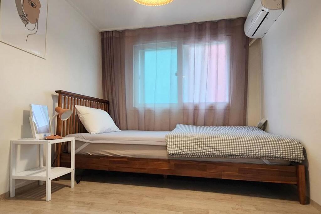 K-17 White Linen House Seul