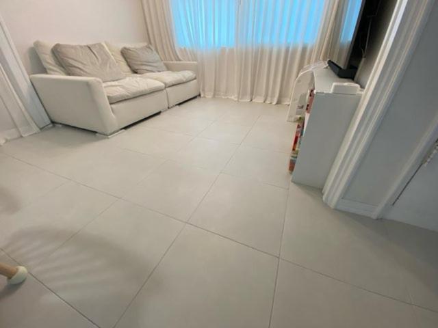 K-17 White Linen House Apartment