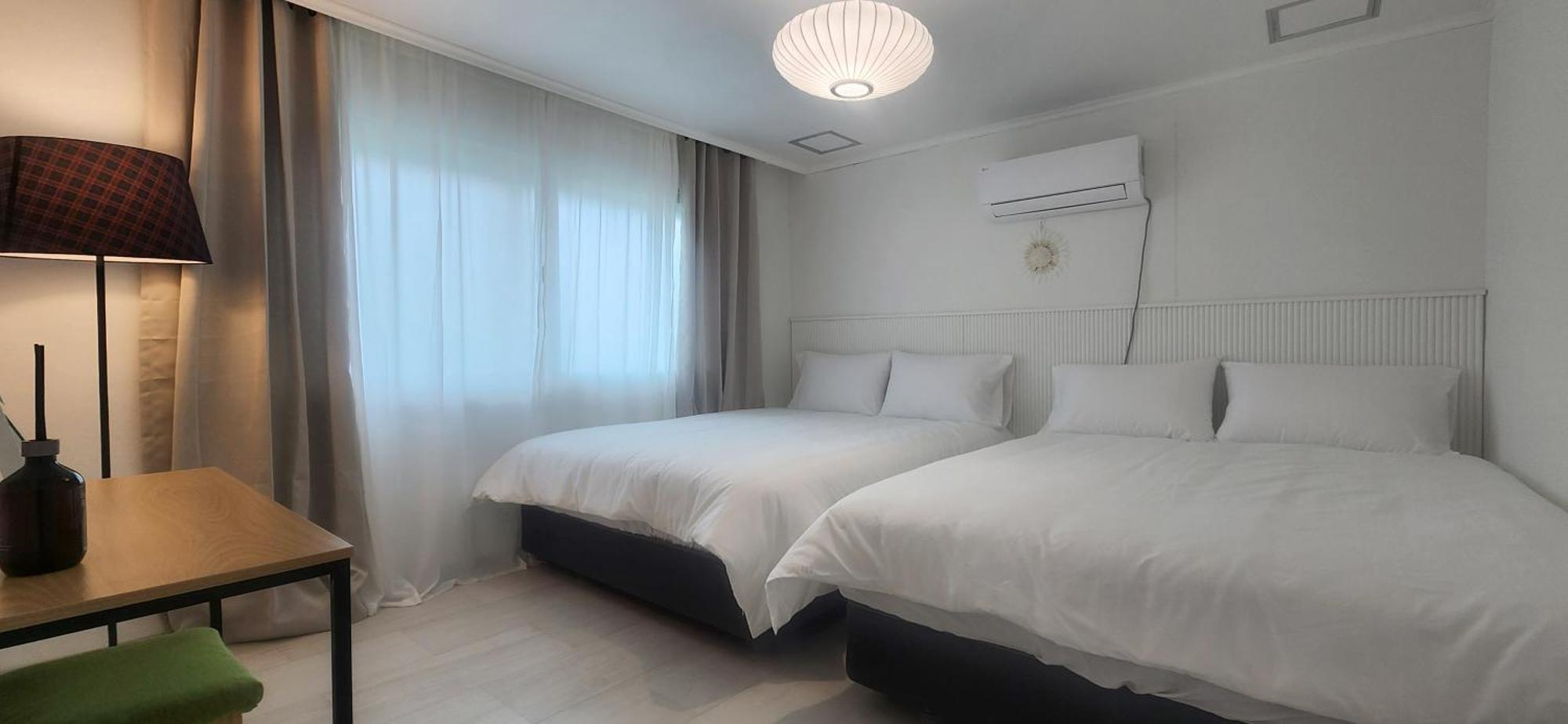 K-17 White Linen House * Seul