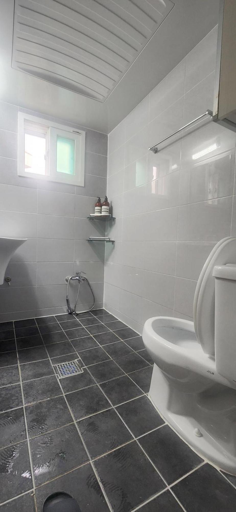 Apartment K-17 White Linen House