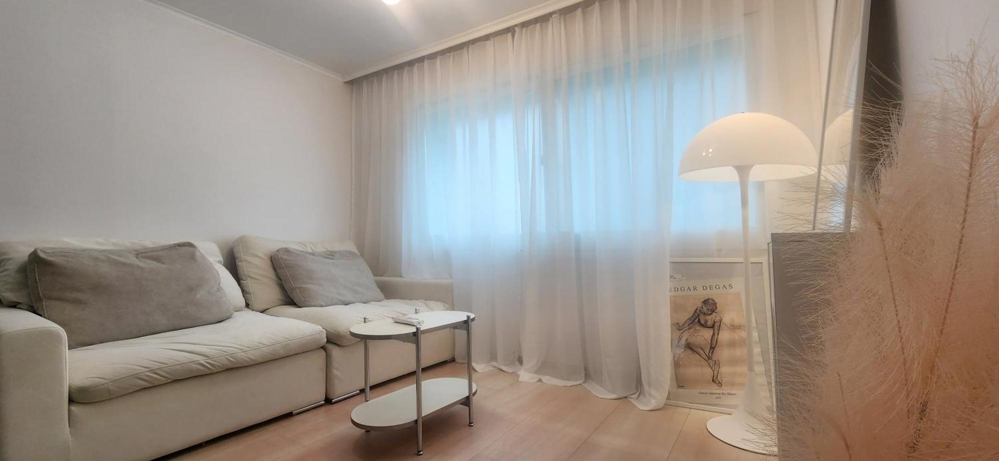 K-17 White Linen House