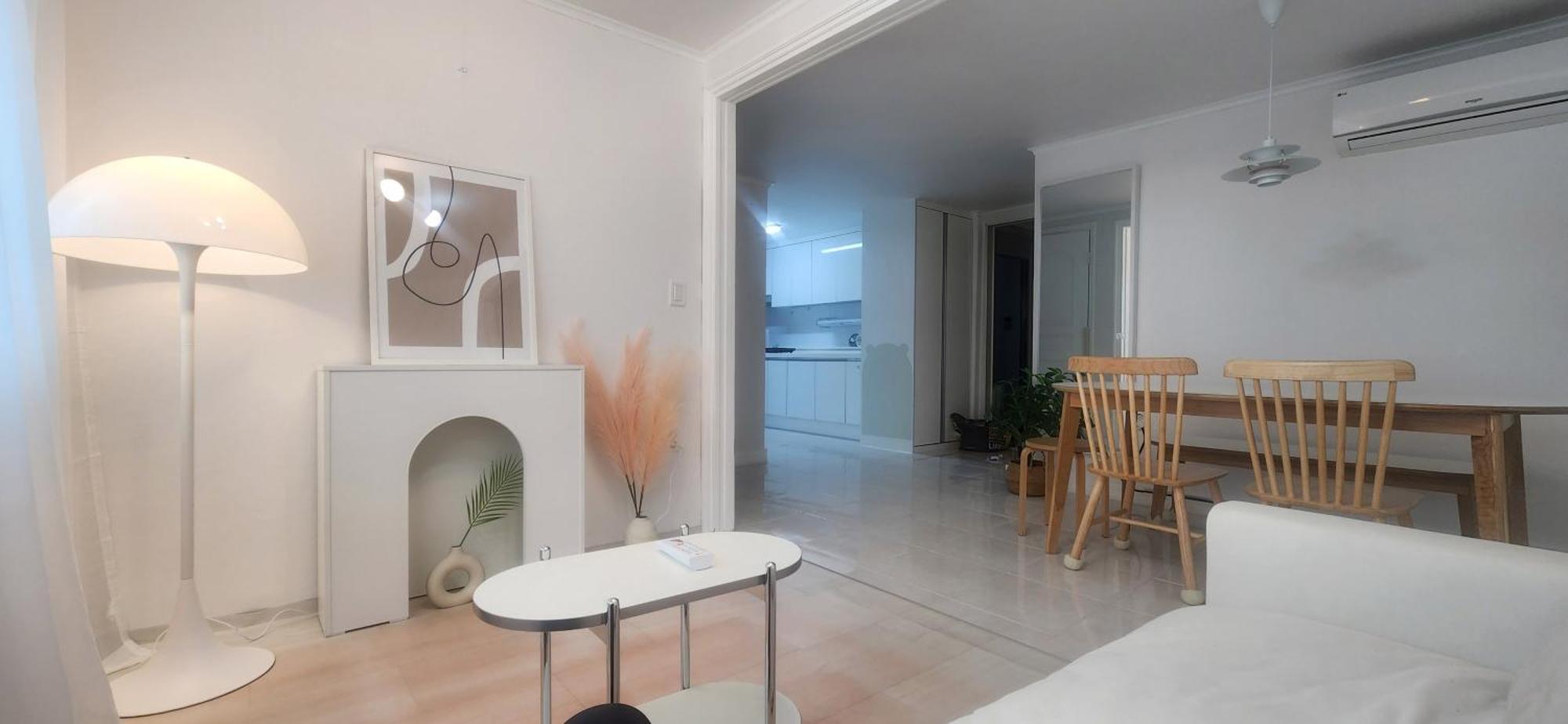 K-17 White Linen House Apartment