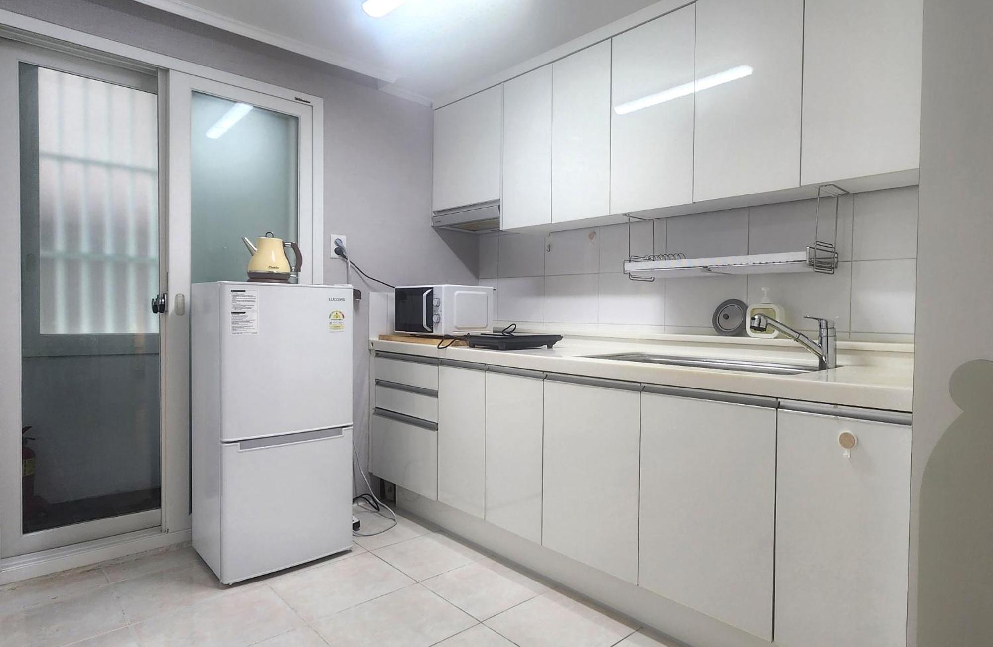 Apartment K-17 White Linen House *