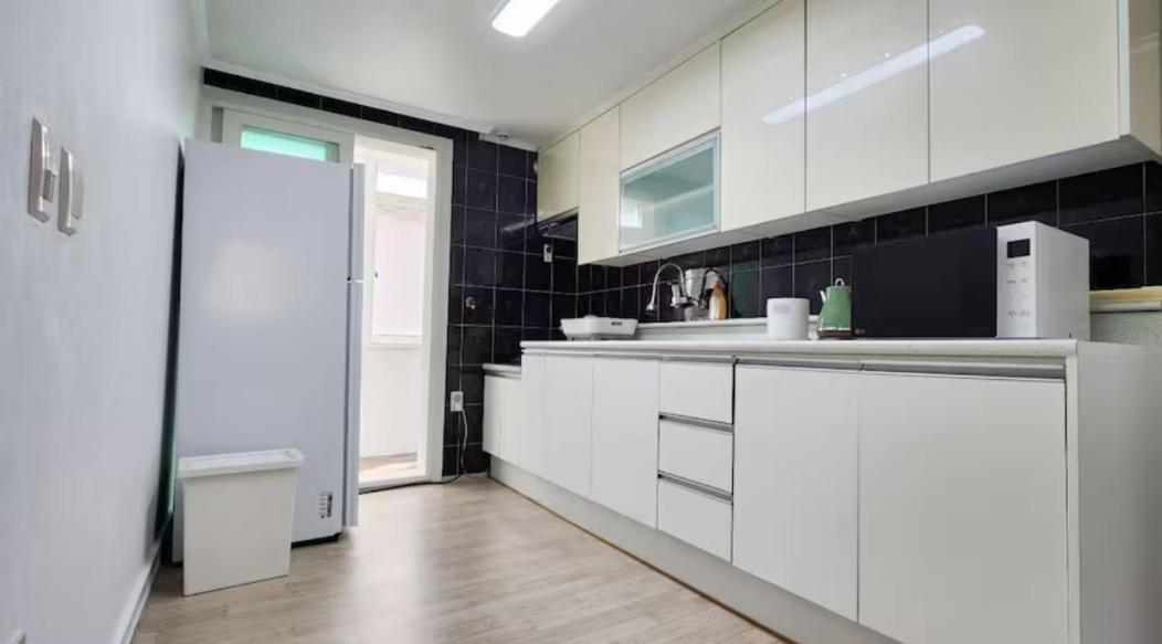 Apartment K-17 White Linen House *