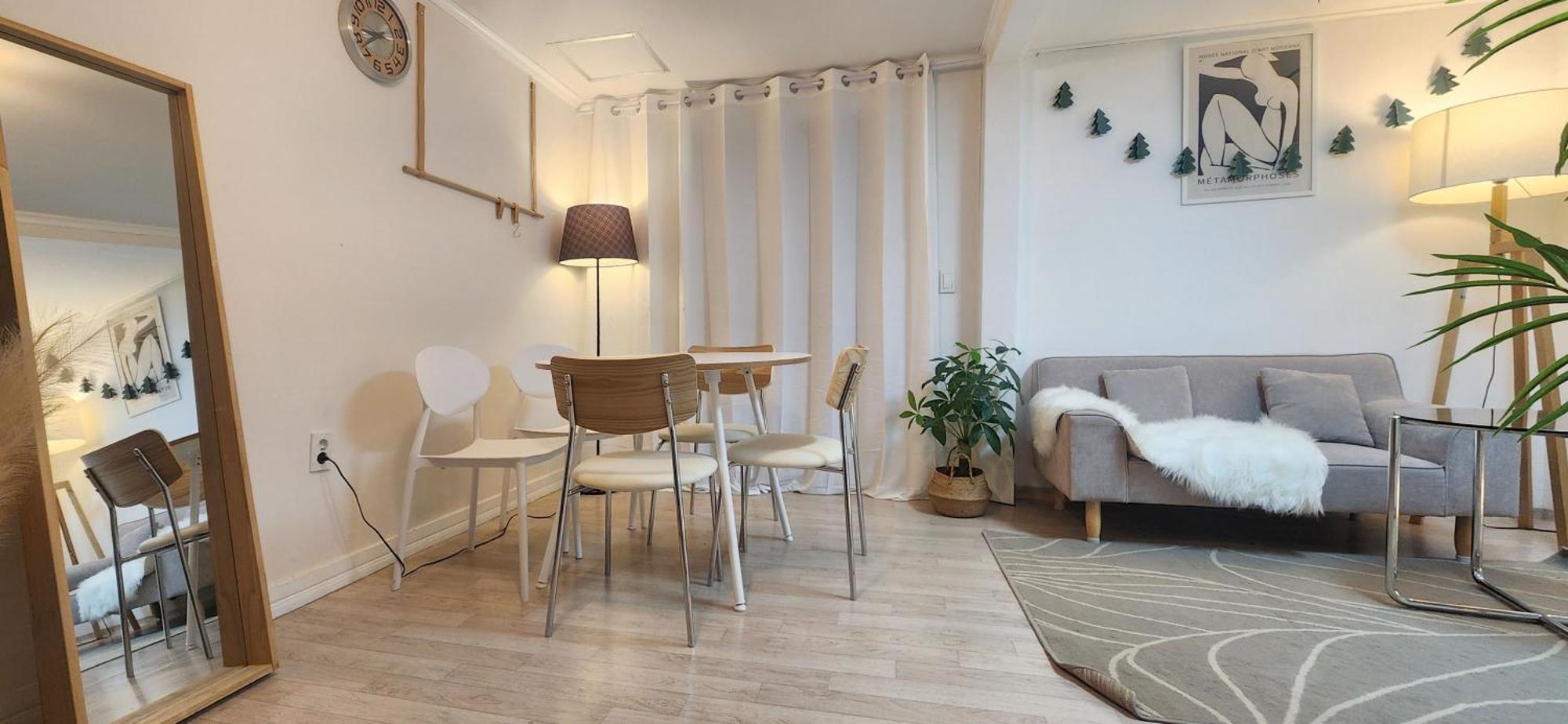 K-17 White Linen House *